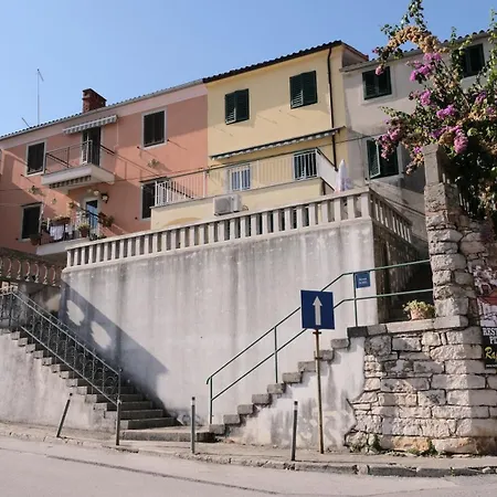 Lucy Rabac Exterior photo
